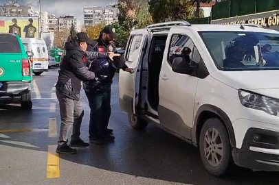 Bitişikteki komşusunun duvarını balyozla kırıp, eşyalarını çalan şüpheli yakalandı
