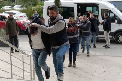 Döviz bürosundan 390 bin dolar ile 185 bin avro çaldılar