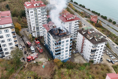 Trabzon’da 7 katlı binanın çatısı yandı