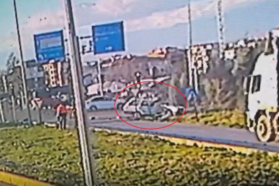 Kavşakta otomobillerin çarpıştığı kaza kamerada; 1 ölü