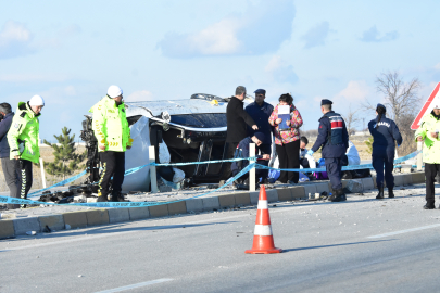 Otomobil takla attı: 3 ölü