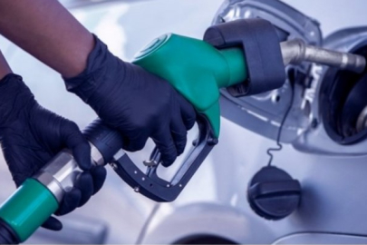 Benzine cumartesi günü zam bekleniyor