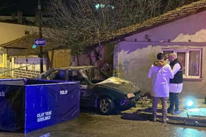 Edirne'de alev alan otomobildeki 4 kişi yanarak öldü