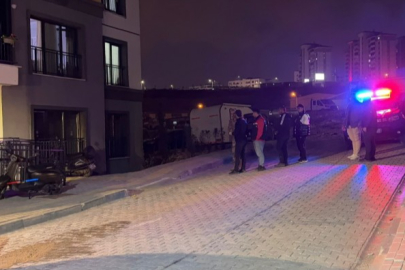 Yakınlarının haber alamadığı anne ve 3 çocuğu evlerinde ölü bulundu
