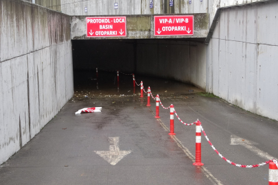 Dev dalgalar stadyuma ulaştı, otopark su ve çamurla doldu