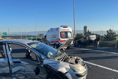 TEM'de otomobiller çarpıştı: 2 yaralı
