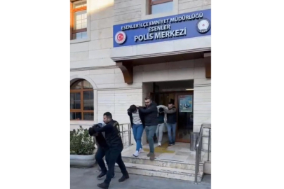Esenler'de yolu kapatarak asker eğlencesi yapan sürücülere 15 bin 824 lira ceza