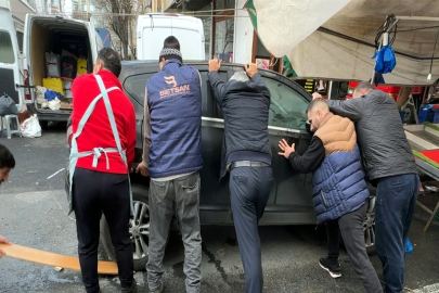 Avcılar'da pazar yerinde unutulan cipi esnaf el birliğiyle çekti