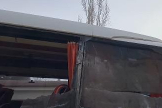 Kaçırdığı otobüsle park halindeki araçlara zarar verdi; yakalandı