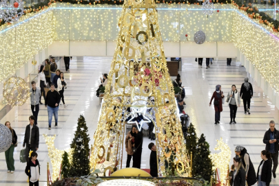 Antalya’ya Noel kutlamaları öncesi turist akını