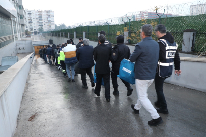 Mersin'deki rüşvet operasyonunda, aralarında gümrük müdürünün de olduğu 91 şüpheli tutuklandı