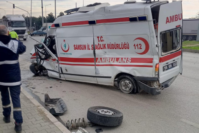 TIR ile ambulans çarpıştı; 1 yaralı