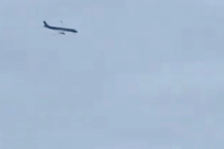 Kazakistan'da Azerbaycan'a ait yolcu uçağı düştü