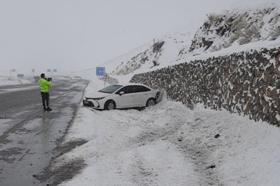 Karlıova’da 10 köy yolu kar nedeniyle ulaşıma kapandı