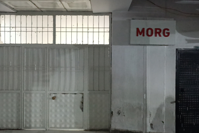 Alışveriş merkezinde yürüyen merdivenden düşüp öldü
