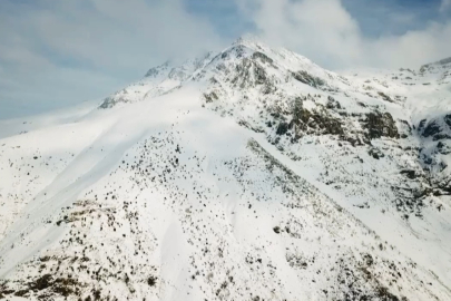 Batman’da, Mereto Dağı’nda kar güzelliği