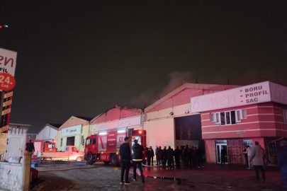 Kayseri Organize Sanayi Bölgesinde boru profil fabrikasında yangın