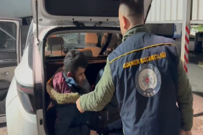Osmaniye’de otomobilden 2’si bagajda, 8 kaçak göçmen çıktı
