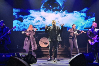 Haluk Levent, Hatay'da depremzedeler için konser verdi