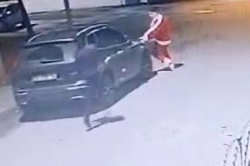 Noel Baba kostümlü şüpheli, kavga ettiği kişileri bıçakladı: 1 ölü, 1 yaralı