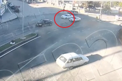 Mardin'de 3 otomobilin çarptığı kadın öldü; o anlar kamerada