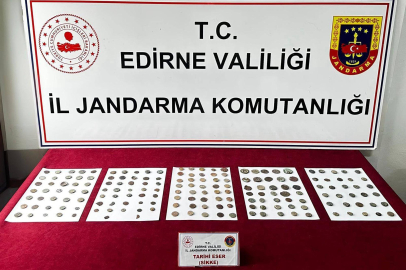 Otobüsteki yolcu üzerinde 177 sikke ele geçirildi