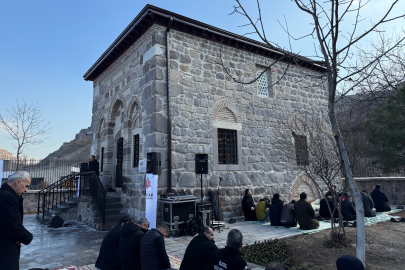 Restorasyonu tamamlanan İsfahani Mescidi, yeniden ibadete açıldı