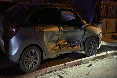 Bursa’da iki otomobil çarpıştı: 3 yaralı