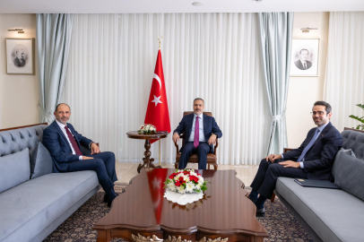Bakan Fidan, KKTC'de Halkın Partisi Genel Başkanı Özersay’ı kabul etti