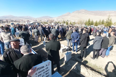 Kazada ölen baba ile oğlu son yolculuğuna uğurlandı
