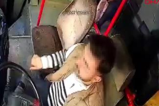 Oğlunu göstermeyen eşine otobüs direksiyonunda biber gazı sıktı