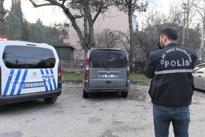 Park halindeki hafif ticari araca 2 mermi isabet etti
