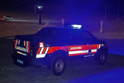 Drift için cipiyle çıktığı Erciyes'te piste saplandı