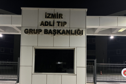 İzmir'de raylara düşen kişi, trenin altında kalıp öldü