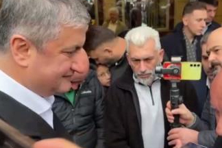 Bakan Yerlikaya, iş yeri soyulan kuyumcu ile telefonda konuştu