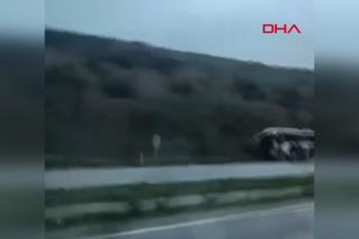 Gönen'de işçi servis midibüsü kaza yaptı: 4'ü ağır, 25 yaralı