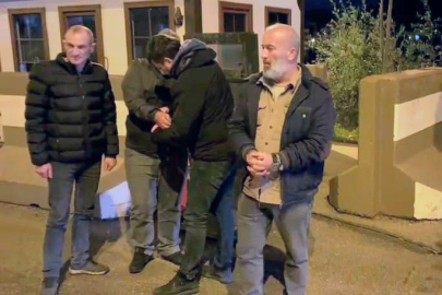 Otomobilde, 2'si bagajda 5 kaçak göçmen yakalandı