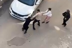 Bıçaklı, kaldırım taşlı komşu kavgası, kamerada