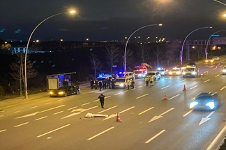 Sürücüyle tartışıp otomobilden atlayan kadın öldü