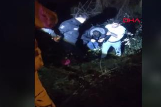 Bartın Irmağı'na düşen alkollü kişiyi polis kurtardı