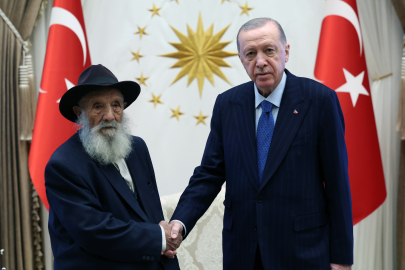 Cumhurbaşkanı Erdoğan, Alevi dedesi Uğurlu'yu kabul etti