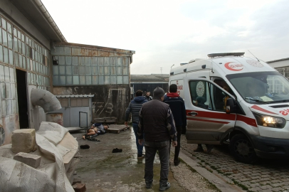 Sobayı tutuşturmak isteyen işçi, elindeki tiner bidonunun patlamasıyla yandı