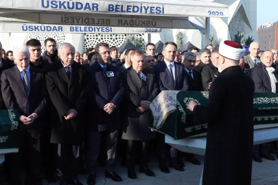 Otel yangınında hayatını kaybeden gazeteci Nedim Türkmen ve ailesi son yolculuğuna uğurlandı