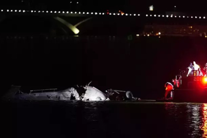 ABD'de uçakla çarpışan helikopterin karakutusu bulundu
