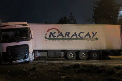 İstanbul- Büyükçekmece'de makaslayan TIR, D-100 kara yolunu kapattı