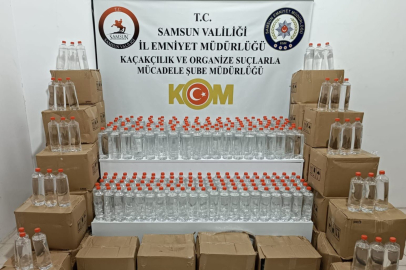 Nakliye aracı görüntüsü verilen kamyonette 1 ton etil alkol ele geçirildi