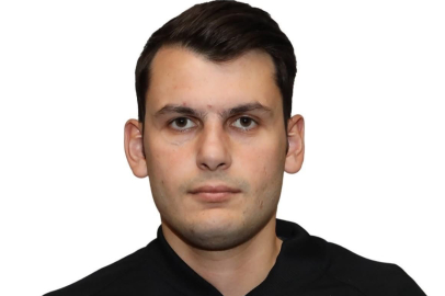 U-17 futbolcusu, maçta kendisine kırmızı kart gösteren hakemi bıçakladı