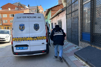 Babasını sırtından bıçaklayarak öldürdü