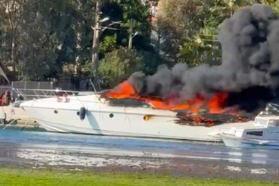 Marmaris'ta marinada bağlı motoryat yandı