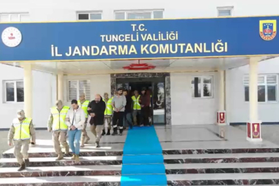 Tunceli’de iki grup arasında çıkan silahlı kavgada 3 kişi yaralandı, 8 şüpheli gözaltına alındı.